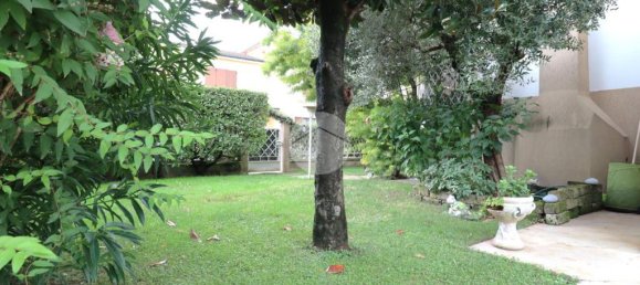 Villa de 5 dormitorios en Mantua, Italy No. 246389 2