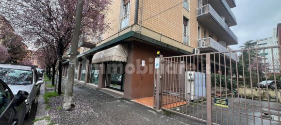 1 room Commercial property in Bologna, Italy No. 333185 2