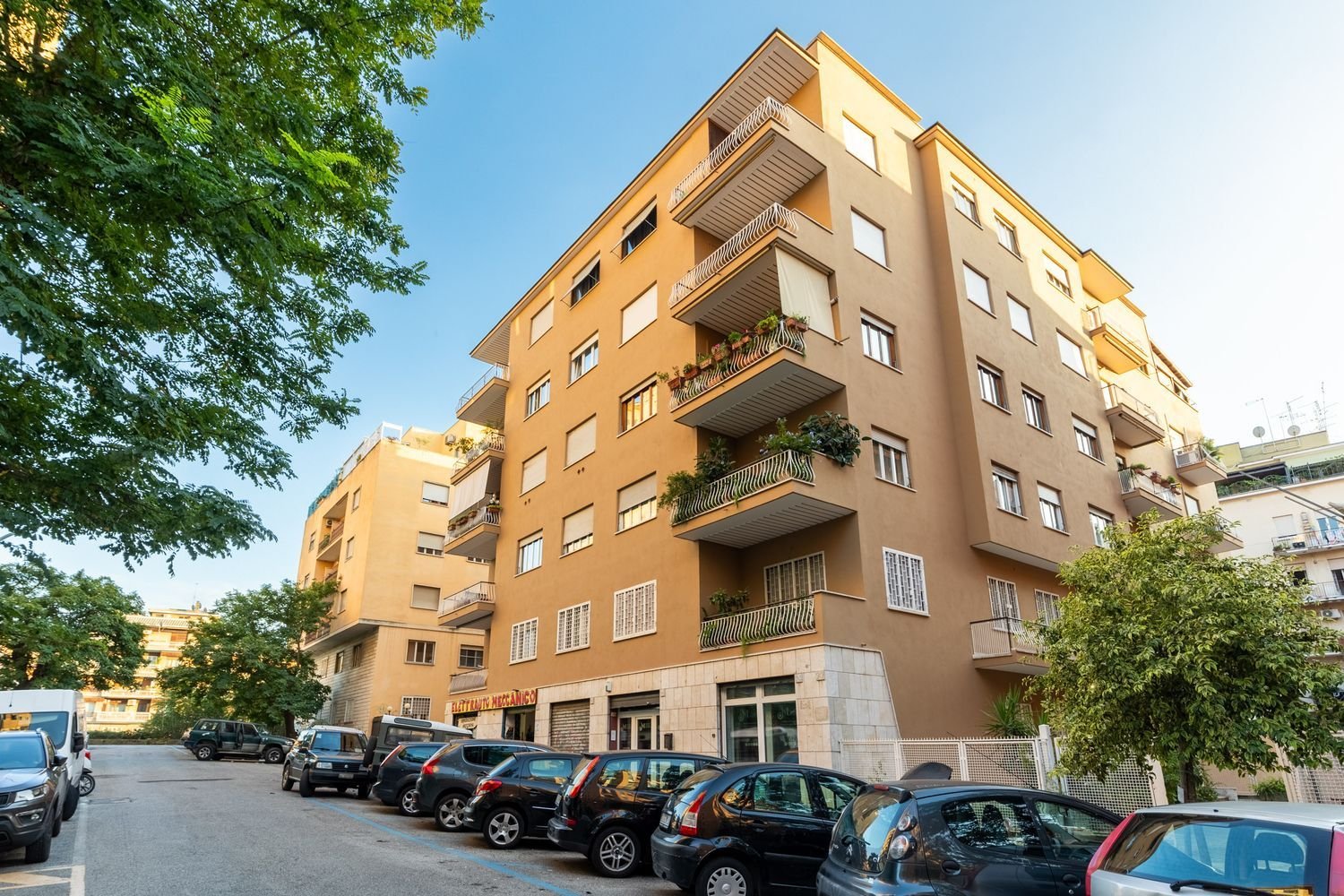 5 bedrooms Apartment in Rome, Italy No. 338009