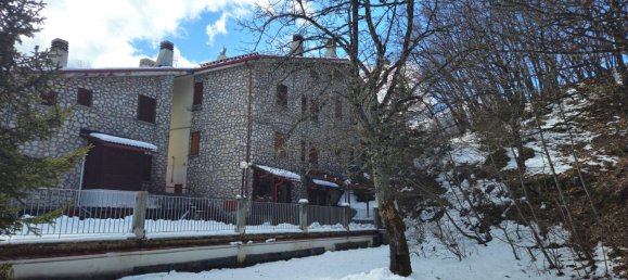 2 rooms Apartment in Rocca di Cambio, Italy No. 140290 2