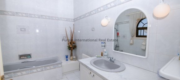 5 bedrooms Villa in Tala, Cyprus No. 985 3