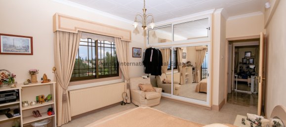 5 bedrooms Villa in Tala, Cyprus No. 985 25