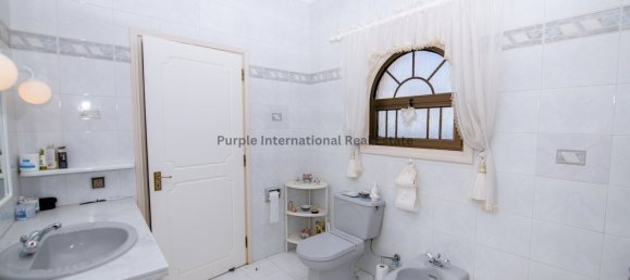 5 bedrooms Villa in Tala, Cyprus No. 985 2