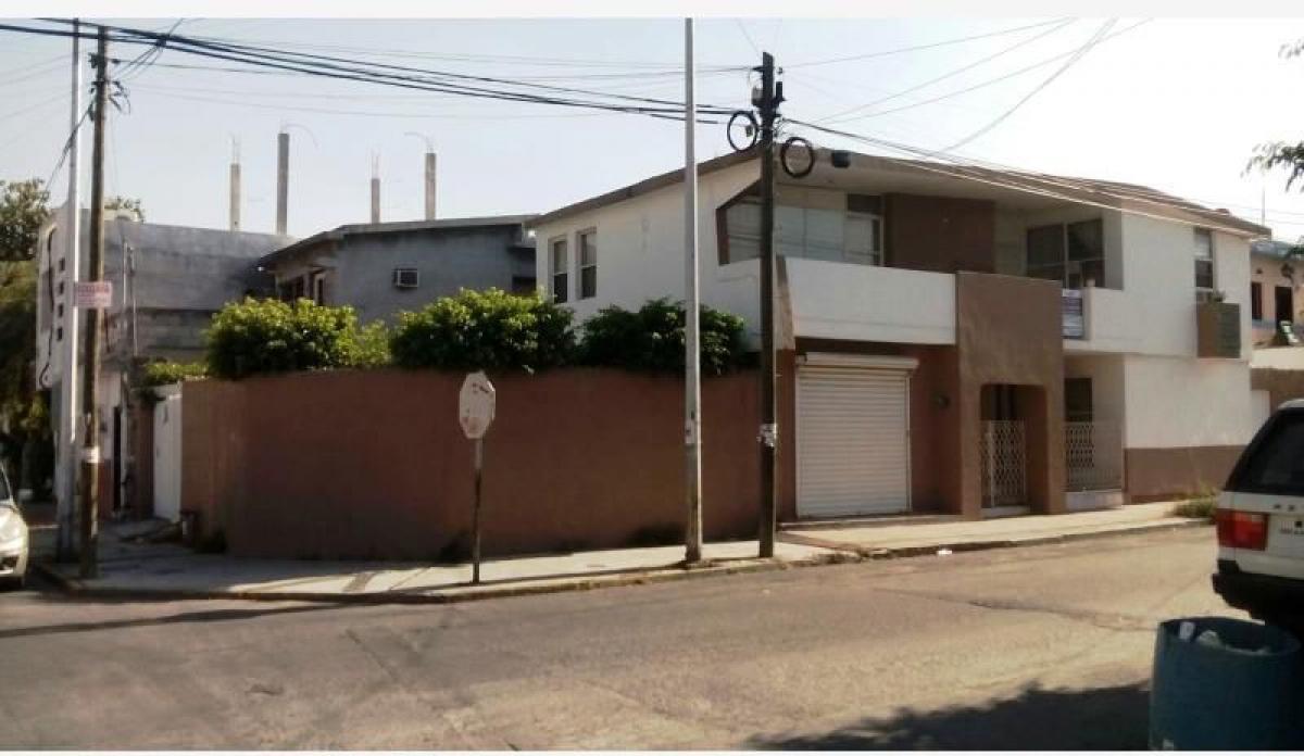 4 bedrooms House in Salinas Victoria, Mexico No. 173203