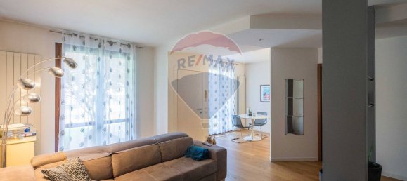 3 rooms Apartment in Seriate, Italy No. 303802 3