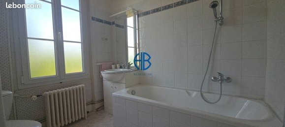 3 bedrooms House in Vergigny, France No. 359735 5