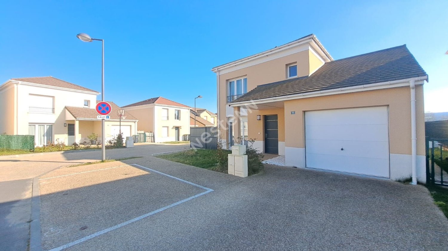 3 bedrooms Villa in Bruyeres-sur-Oise, France No. 132360