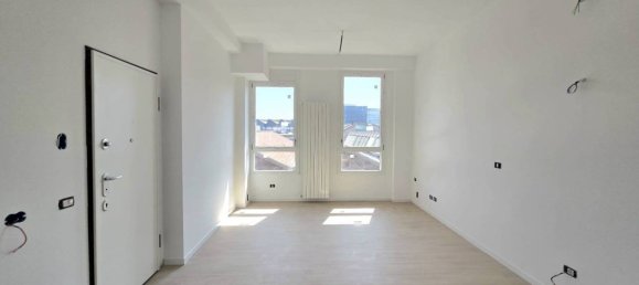 Studio in Milan, Italy No. 285546 6