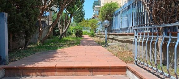 4 rooms Apartment in Catania, Italy No. 301905 3