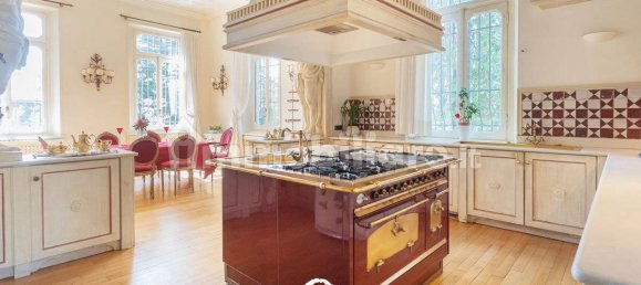 11 bedrooms Villa in Varese, Italy No. 188326 9