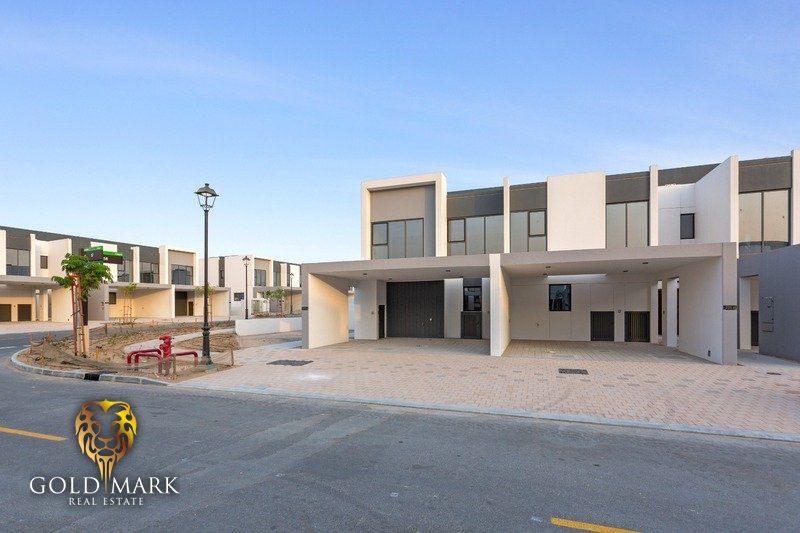 4 bedrooms Townhouse in Dubai Land, UAE No. 35265