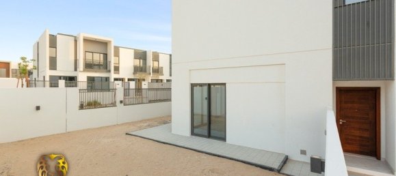 4 bedrooms Townhouse in Dubai Land, UAE No. 35265 3