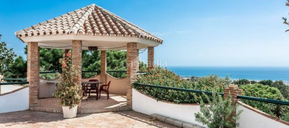 6 bedrooms Villa in Estepona, Spain No. 100778 2