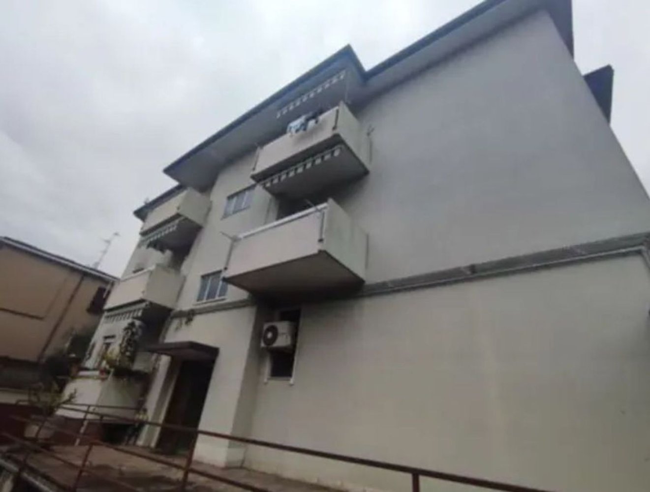 Квартира с 3 комнатами в Аграте Брианца, Италия № 155690