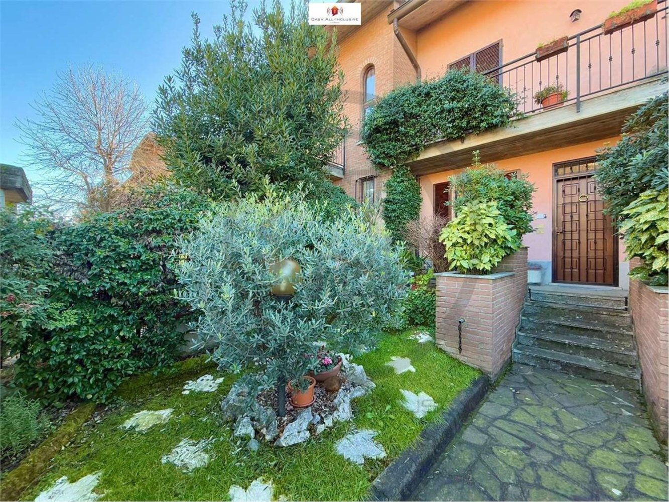 5 rooms Villa in Roncello, Italy No. 15636