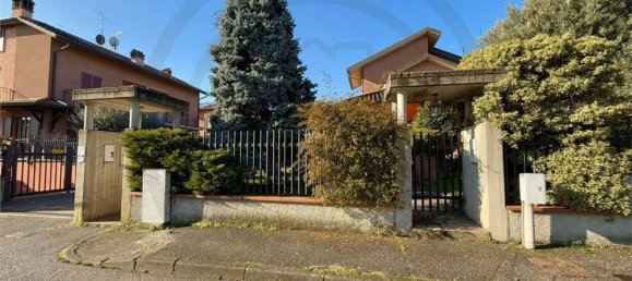 5 rooms Villa in Roncello, Italy No. 15636 2
