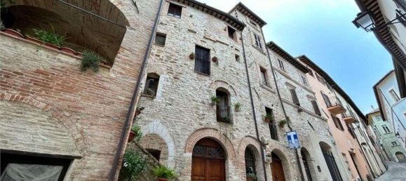 Квартира с 6 комнатами в Ночера Умбра, Италия № 233354 2