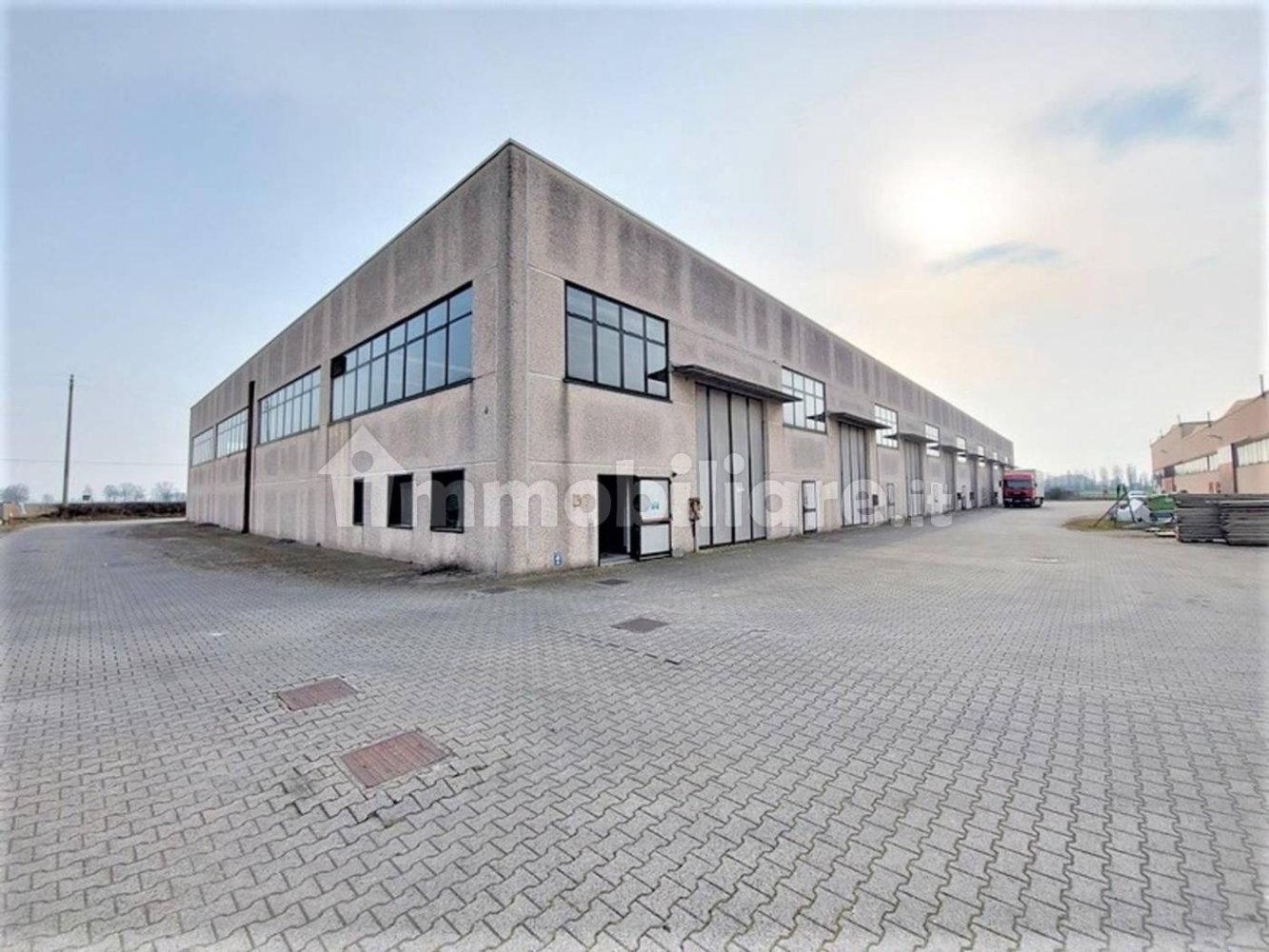 Склад 500м² в Малео, Италия № 311095