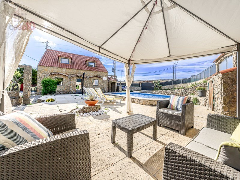 5 bedrooms Villa in Sintra, Portugal No. 105469