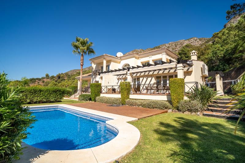 5 bedrooms Villa in Istan, Spain No. 197372