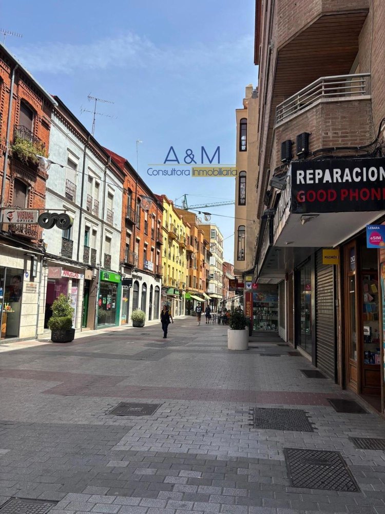  عقار تجاري في Valladolid, Spain 120متر مربع رقم 242586