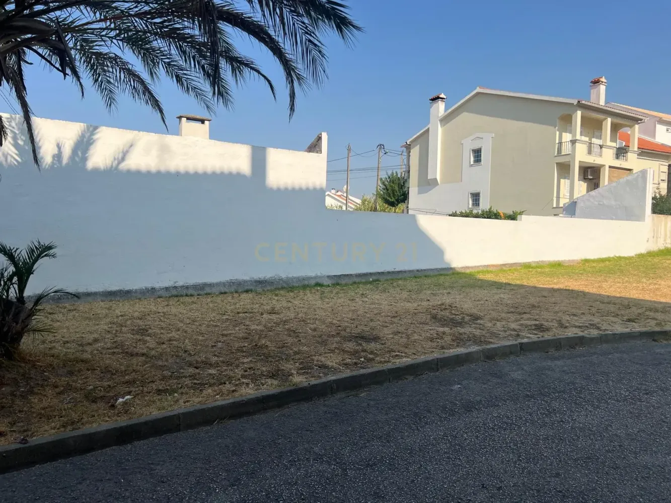 605m² Land in Almada, Portugal No. 214196