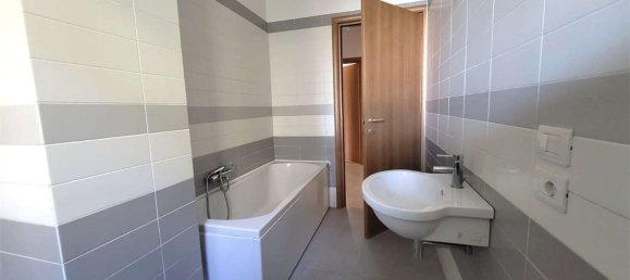 4 rooms Apartment in Sant'Elpidio a Mare, Italy No. 153812 12