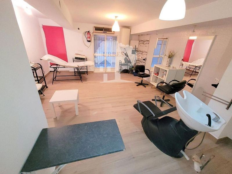  Commercial property in Granada, Spain No. 224011