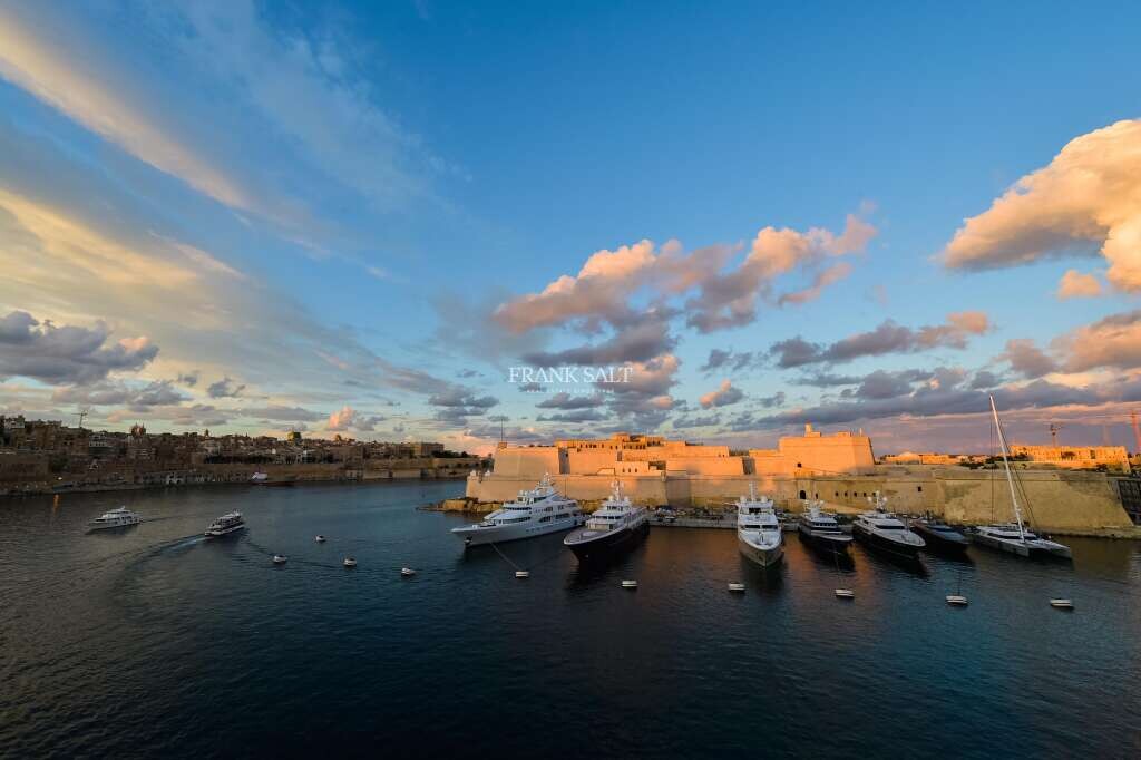 Квартира с 2 спальнями в Сенглеа, Мальта № 8866