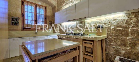 4 غرف نوم منزل في Birkirkara, Malta رقم 9493 8