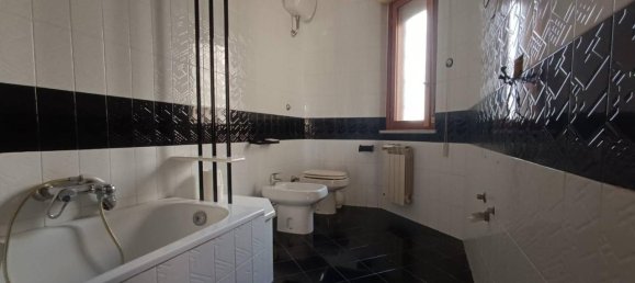 5 rooms Apartment in Casagiove, Italy No. 26786 15
