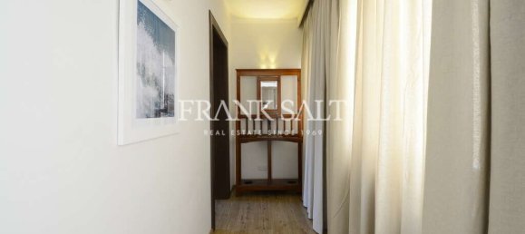 3 bedrooms Apartment in Valletta, Malta No. 8951 10