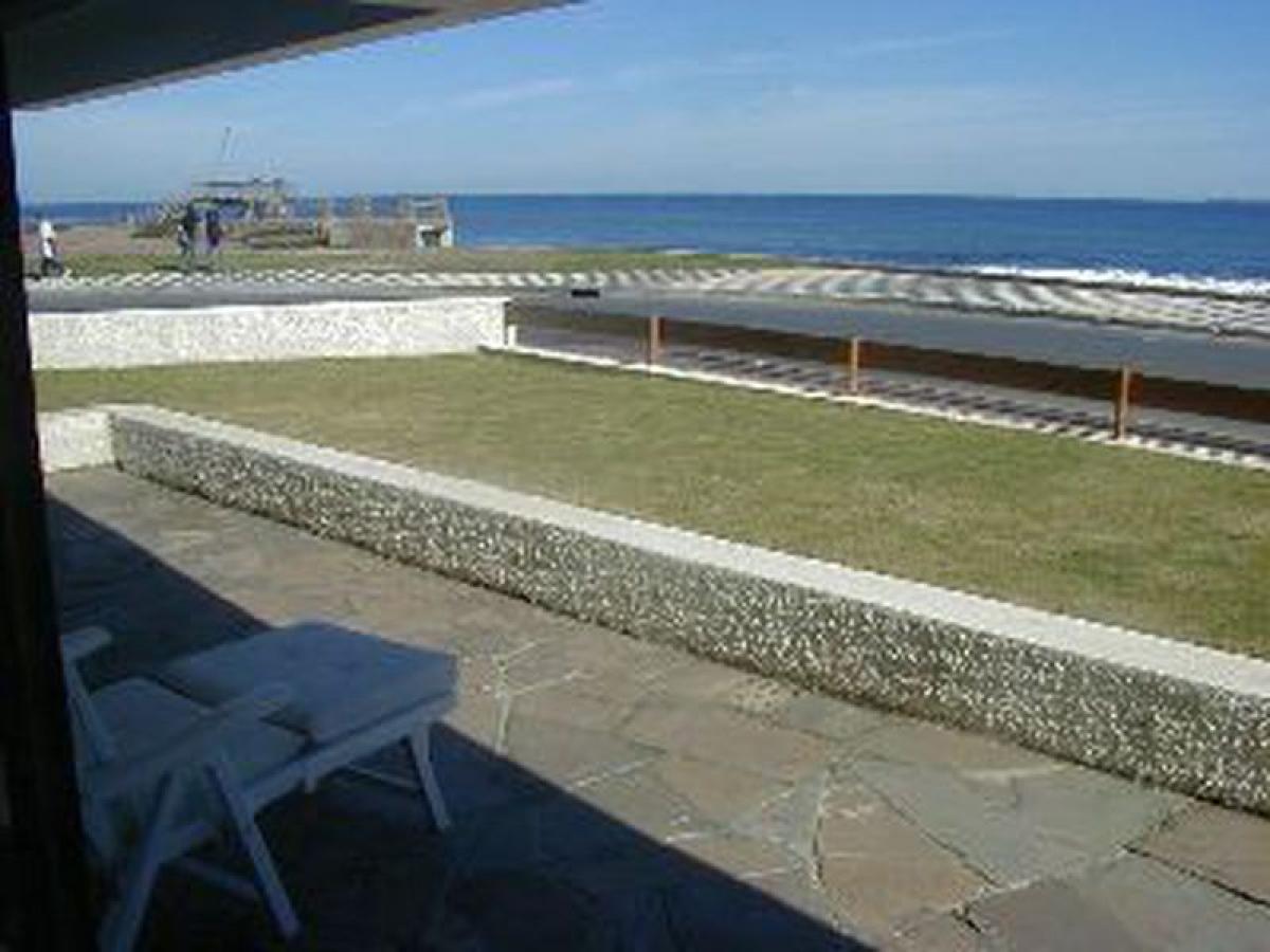 4 bedrooms Apartment in Maldonado, Uruguay No. 12315