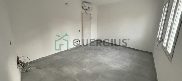 5 rooms Apartment in Belfiore, Italy No. 37071 4