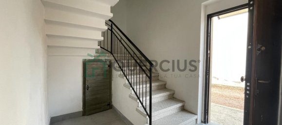 5 rooms Apartment in Belfiore, Italy No. 37071 3