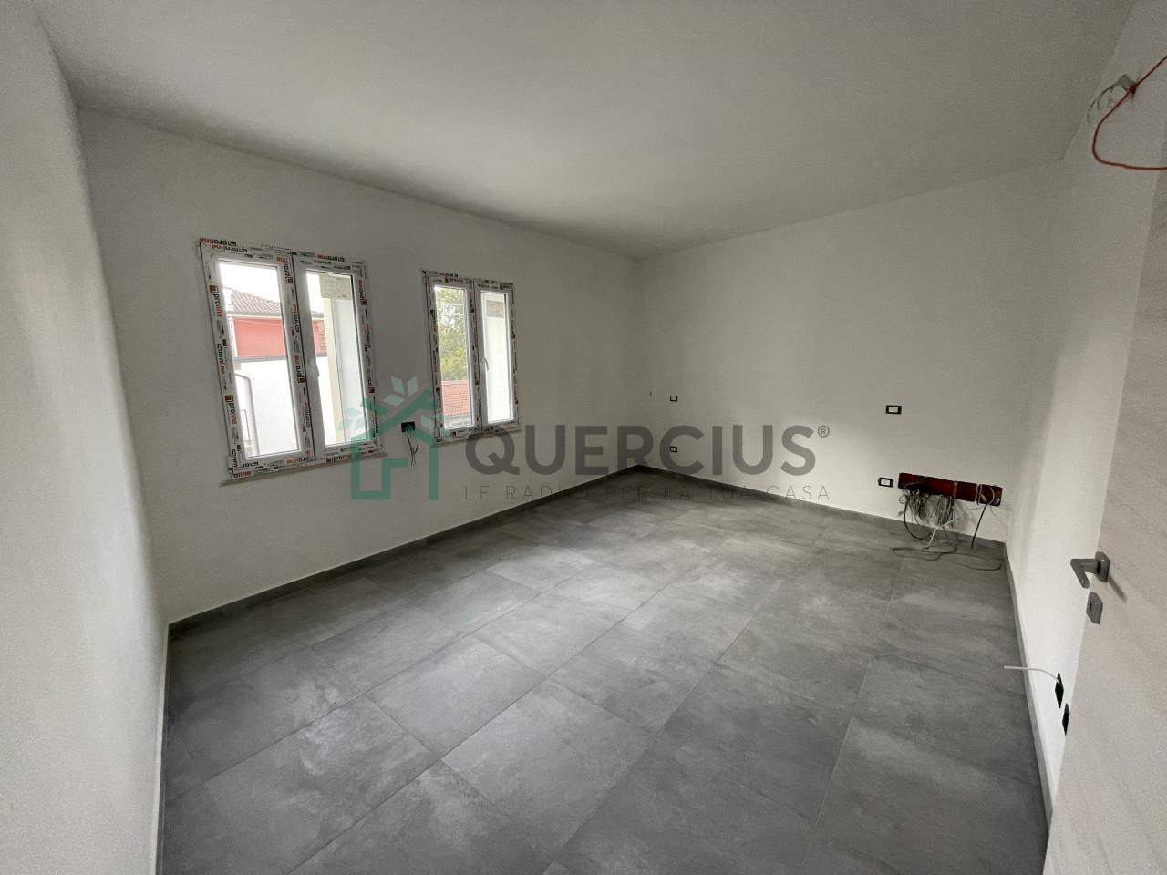 5 rooms Apartment in Belfiore, Italy No. 37071