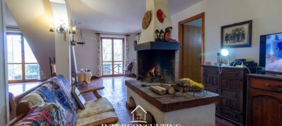 5 bedrooms Villa in Castelnuovo di Porto, Italy No. 89290 10