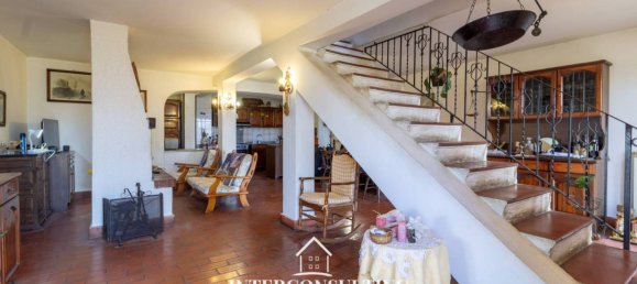 5 bedrooms Villa in Castelnuovo di Porto, Italy No. 89290 4