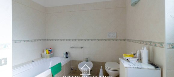 5 bedrooms Villa in Castelnuovo di Porto, Italy No. 89290 31
