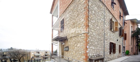 4 rooms Apartment in Perugia, Italy No. 14612 20