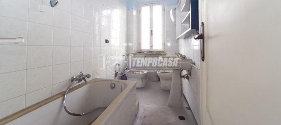4 rooms Apartment in Perugia, Italy No. 14612 6