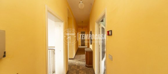 4 rooms Apartment in Perugia, Italy No. 14612 4