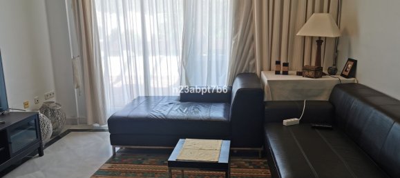 Apartamento de 3 dormitorios en Marbella, Spain No. 66303 2