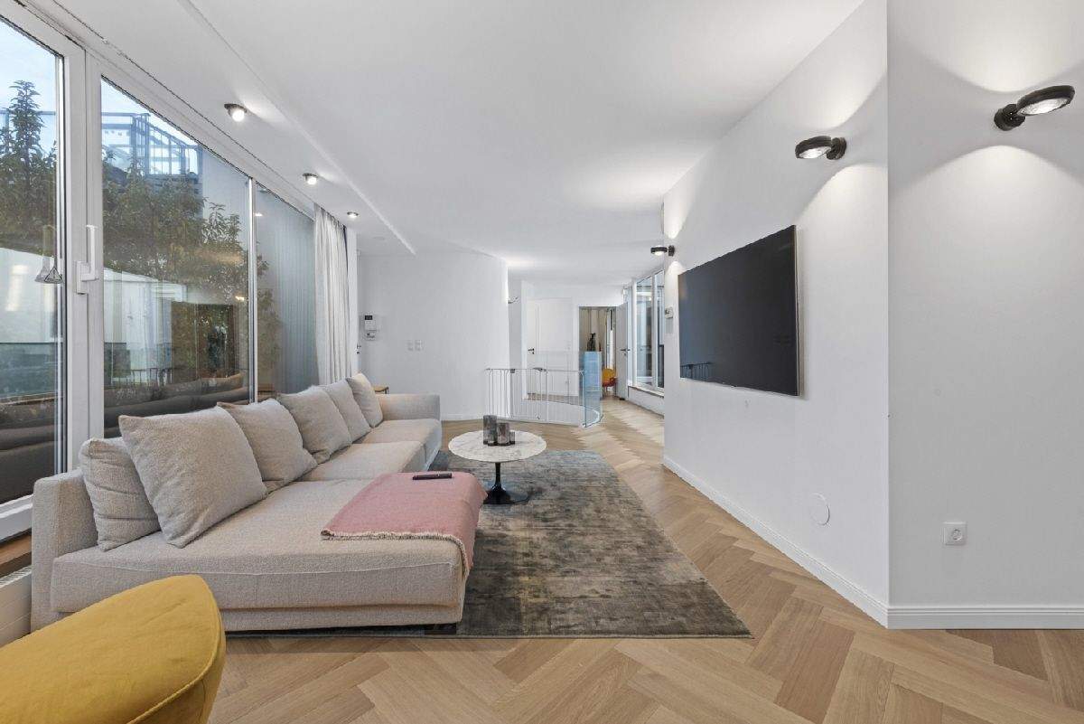 Квартира с 4 комнатами в Мариахильф, Австрия № 252860