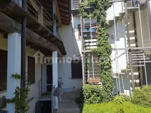 1 room Office in Cocquio-Trevisago, Italy No. 388708