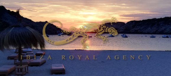 330m² Commercial property in Sant Josep de sa Talaia, Spain No. 885 2