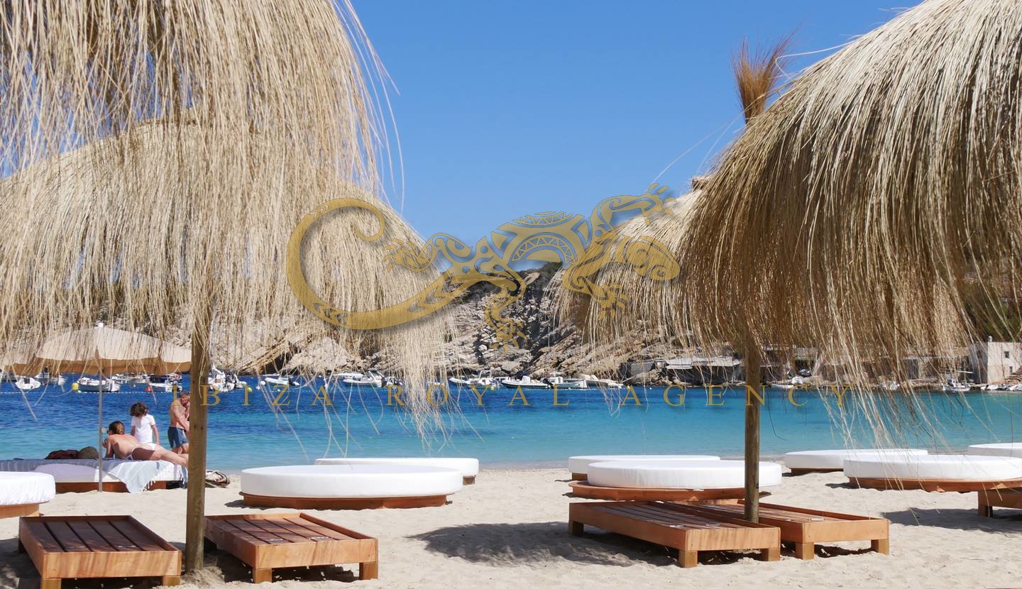 330m² Commercial property in Sant Josep de sa Talaia, Spain No. 885