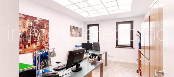 5 rooms Office in Como, Italy No. 323751 10