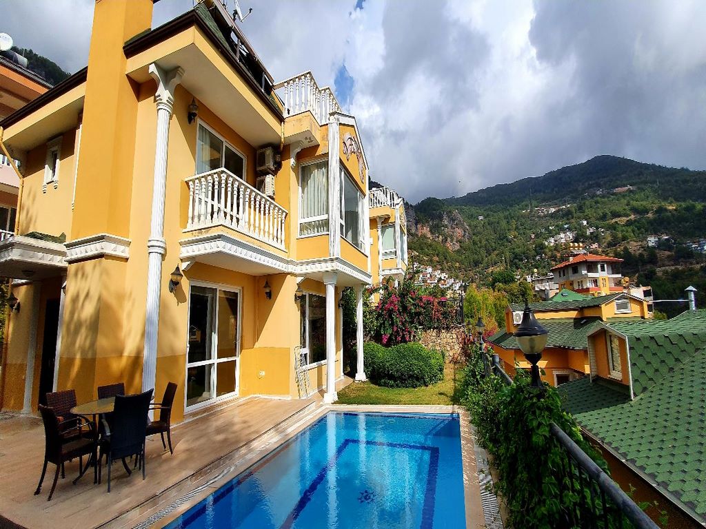 Вилла 4+1 в Тепе, Турция № 5571