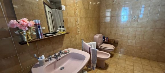 6 bedrooms House in Quattordio, Italy No. 333049 19